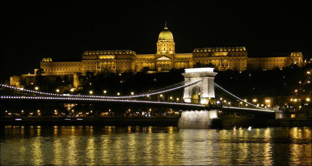 Attila Hotel Budapest Exteriör bild